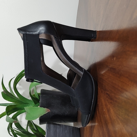 Shoes: Moda Black Zipper Heels - Picture 4 of 8